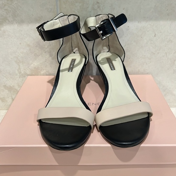 BCBG Vincent Two-Tone Wedge Sandals Nude Black Size 8.5 - Picture 3 of 13